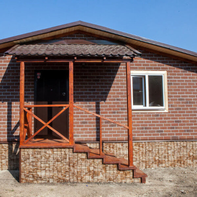 Фaсадная плитка Hauberk коллекция Кирпич цвет Красный на фасаде дома фото 1