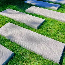 Шаговая плитка Stone Светлая Галька на приусадебном участке